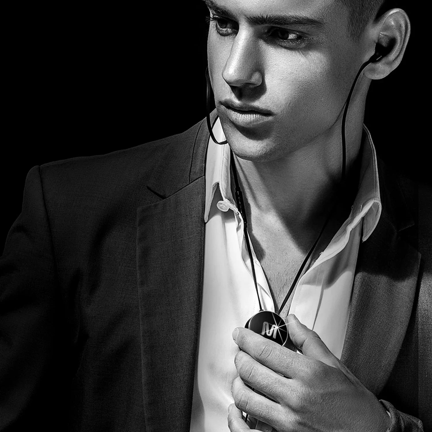 iWalk Necklace Style Handfree Earphone - Tashqila iWalk Necklace Style Handfree Earphone - Tashqila